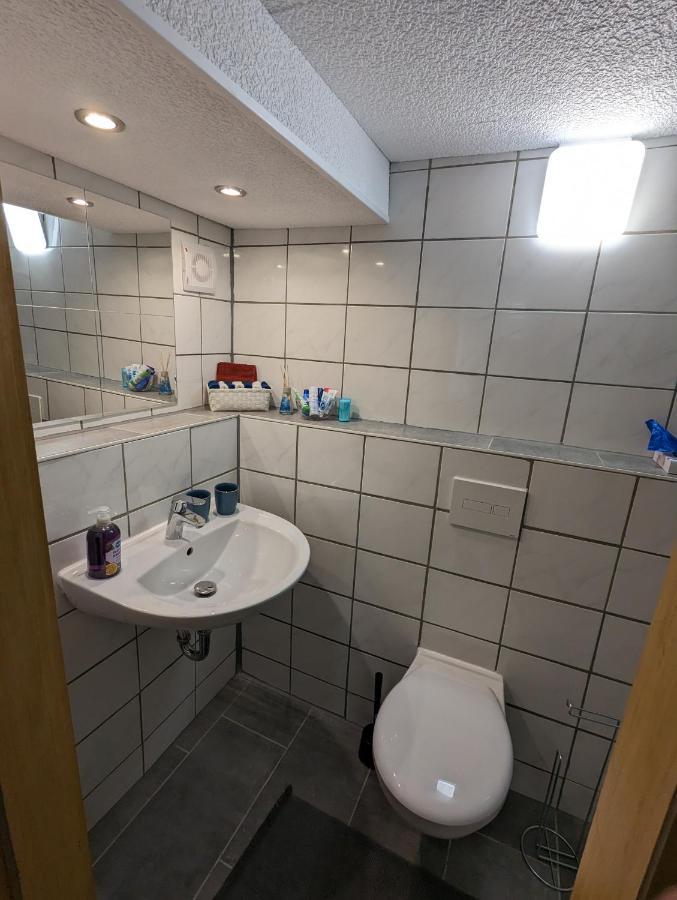 Direkt An Der S-Bahn Gelegenes Gemutliches Souterrain Apartment Mit Privatem Zugang Troisdorf Exterior photo